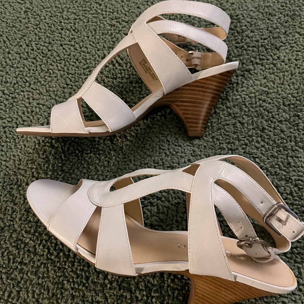 White leather look sandals with double straps. Size 6.5. Franco Sarto.